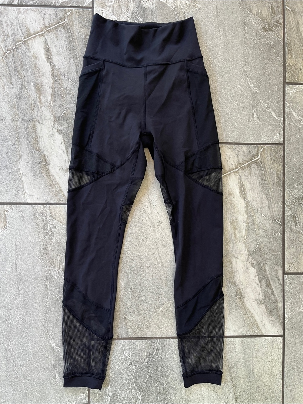 🍋 Lululemon Forget The Sweat Tight Leggings Size 4 Black 25" Mesh Panels